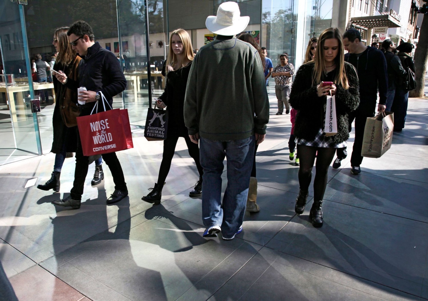 Consumer Confidence Climbs for First Time in 2022