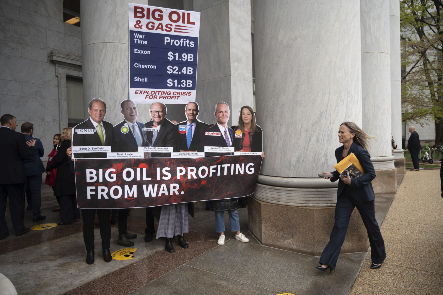 Report Shows Oil Companies Using War-Time Profits to Enrich Investors, Keep Gas Prices High